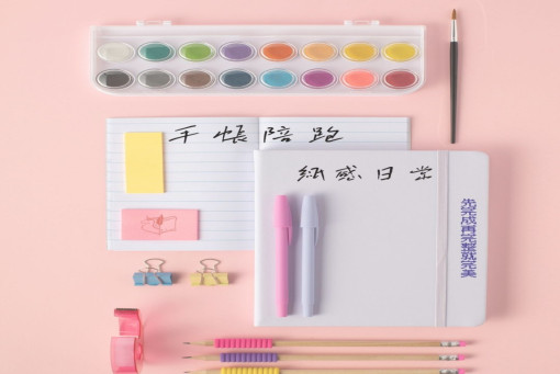 社群文案思維範例:手帳陪跑👣紙感日常📝